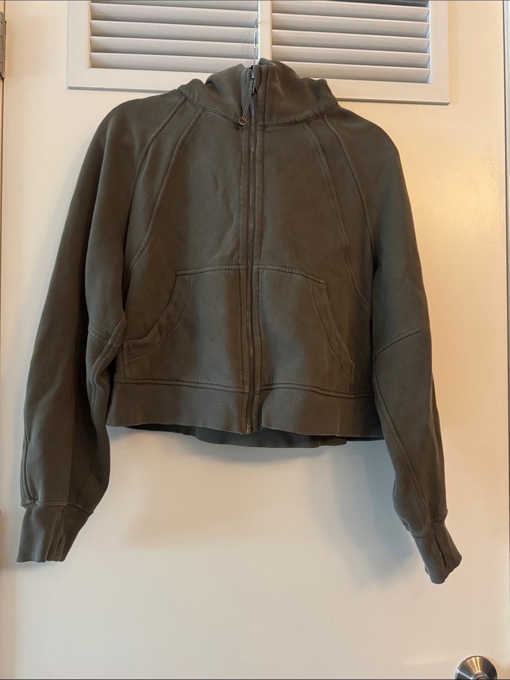 Lululemon Cropped Scuba Full Zip Hoodie. Size L.